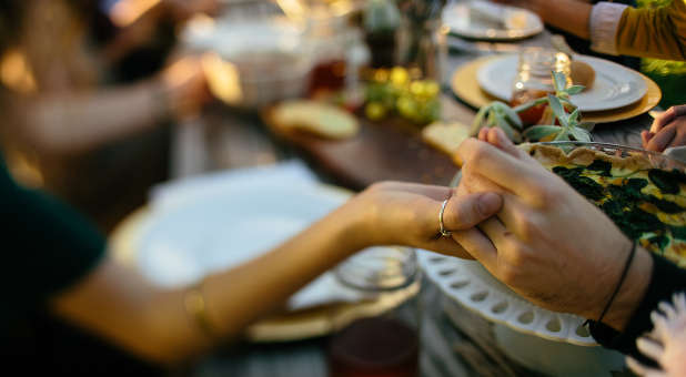 As pastors, we should be creating an atmosphere of thanksgiving daily in our homes and churches. As pastors, we should be creating an atmosphere of thanksgiving daily in our homes and churches.